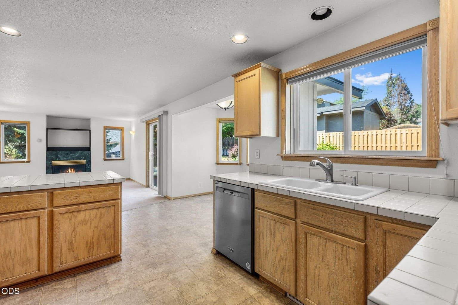 Photo of 3672 SW Volcano Avenue 25 of 38