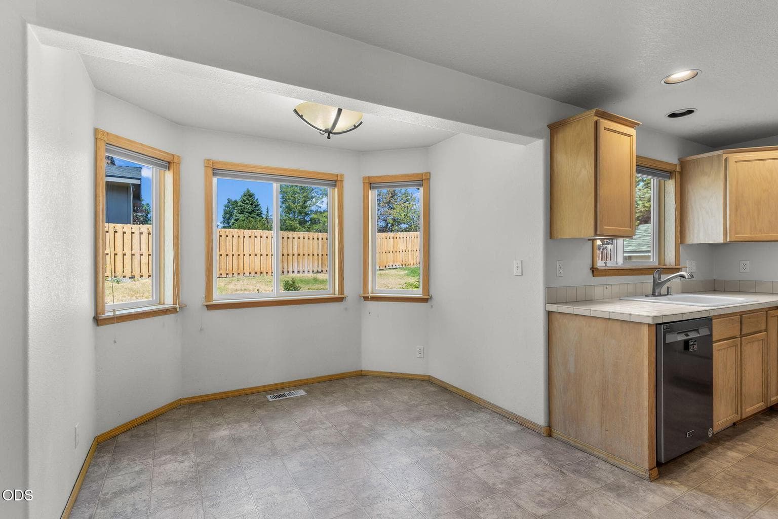 Photo of 3672 SW Volcano Avenue 22 of 38