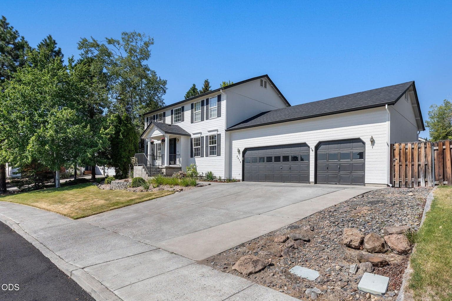 Photo of 3672 Volcano Avenue 3 of 38