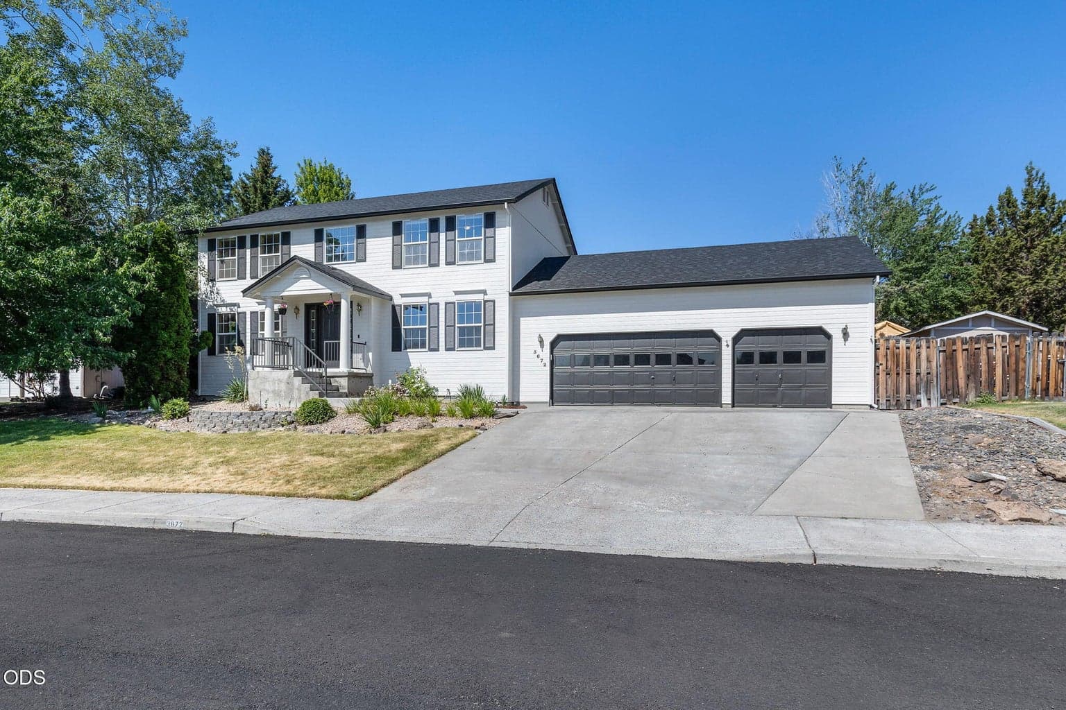 Photo of 3672 Volcano Avenue 2 of 38