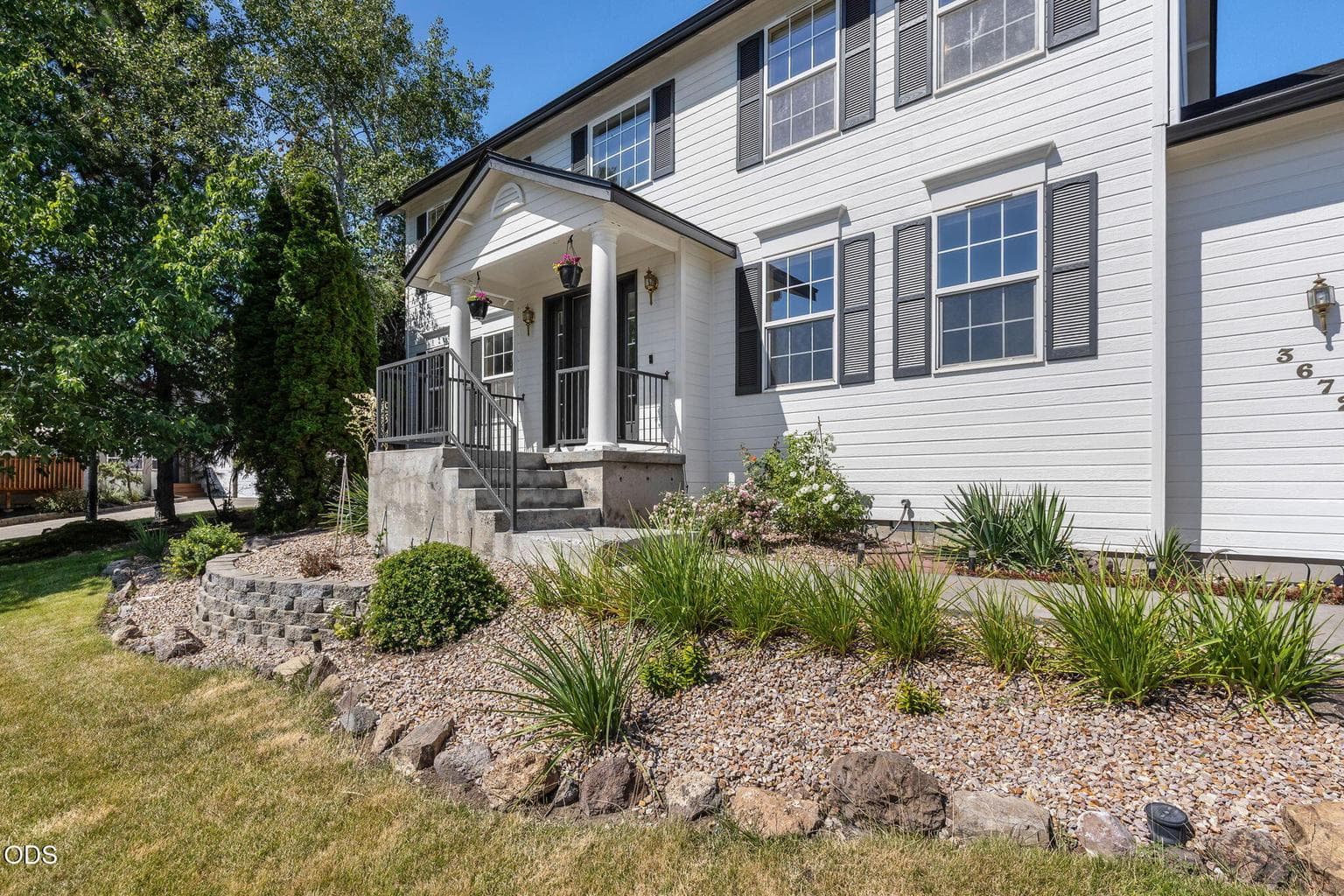 Photo of 3672 Volcano Avenue 4 of 38