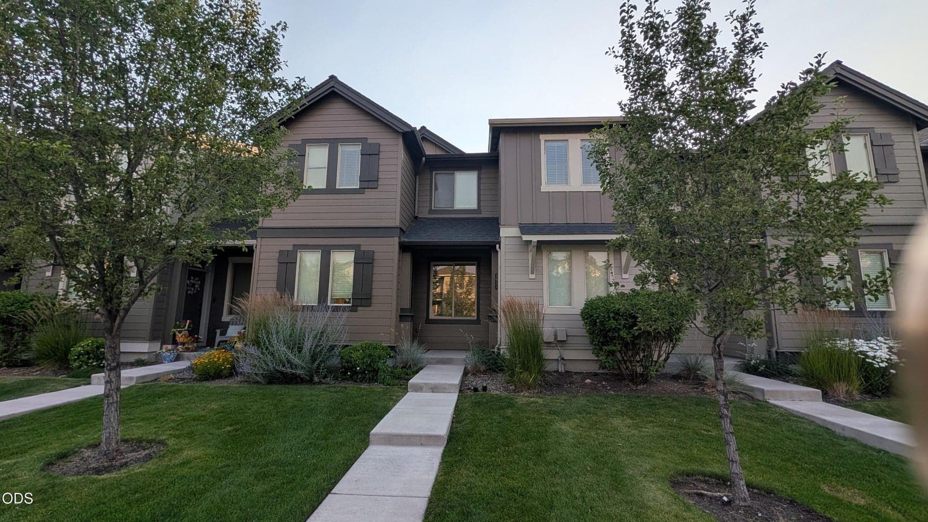 Front landscaping maintained by HOA