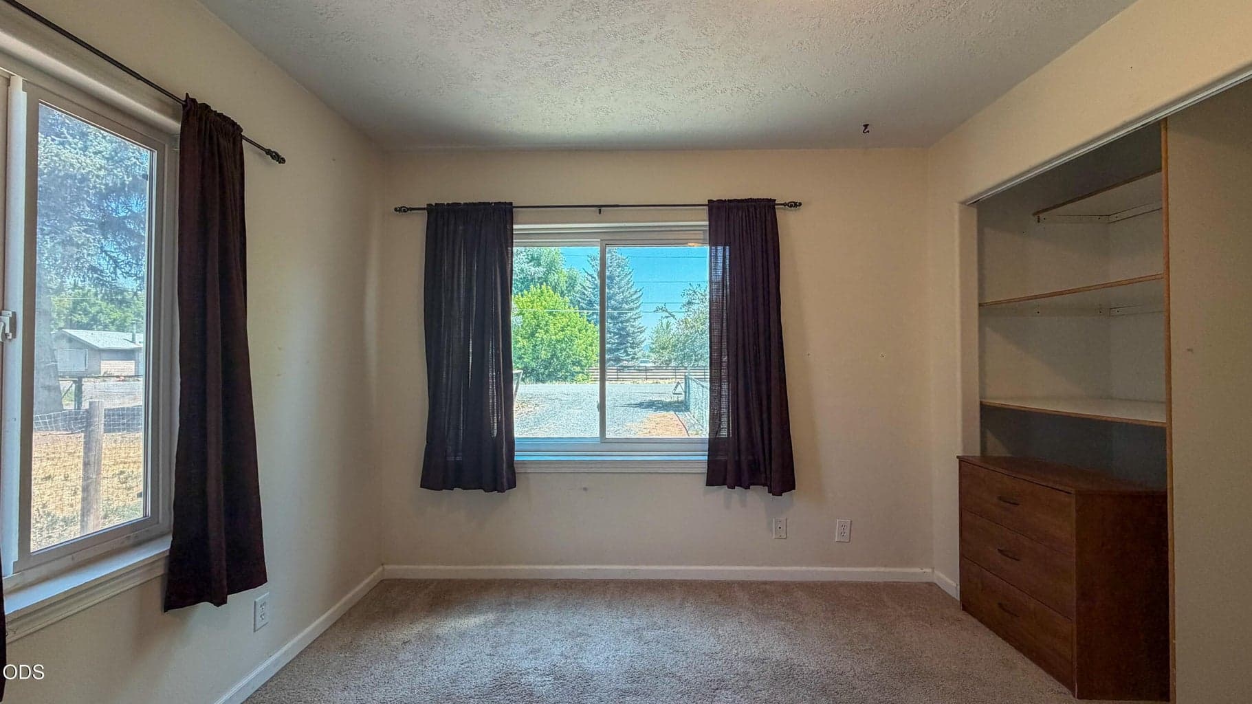 Photo of 279 SE Willowdale Drive 6 of 20