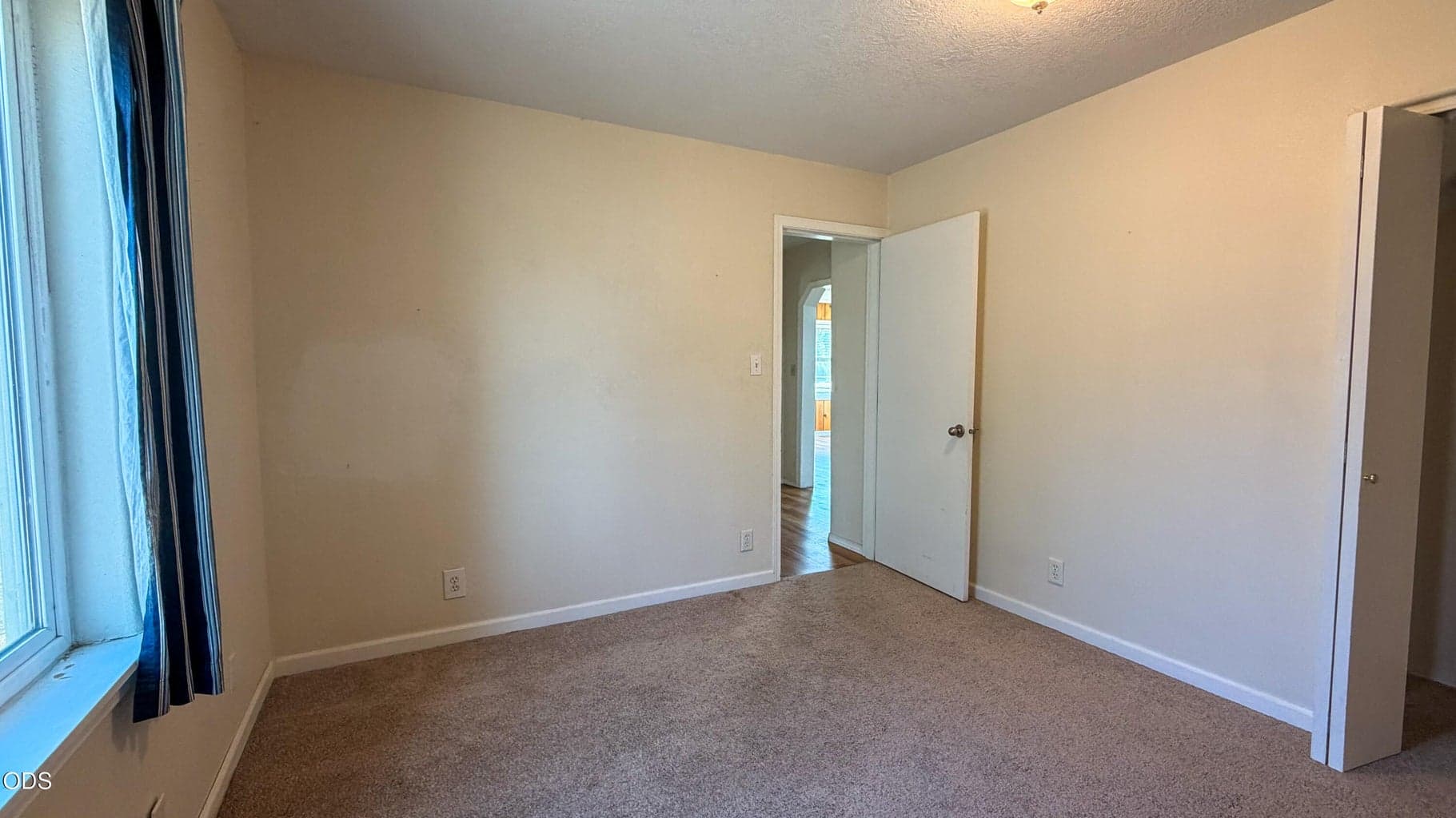 Photo of 279 SE Willowdale Drive 8 of 20