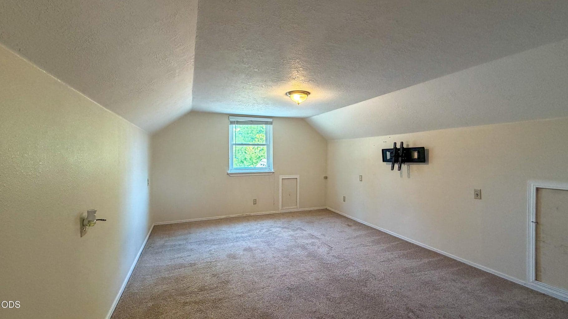 Photo of 279 SE Willowdale Drive 9 of 20