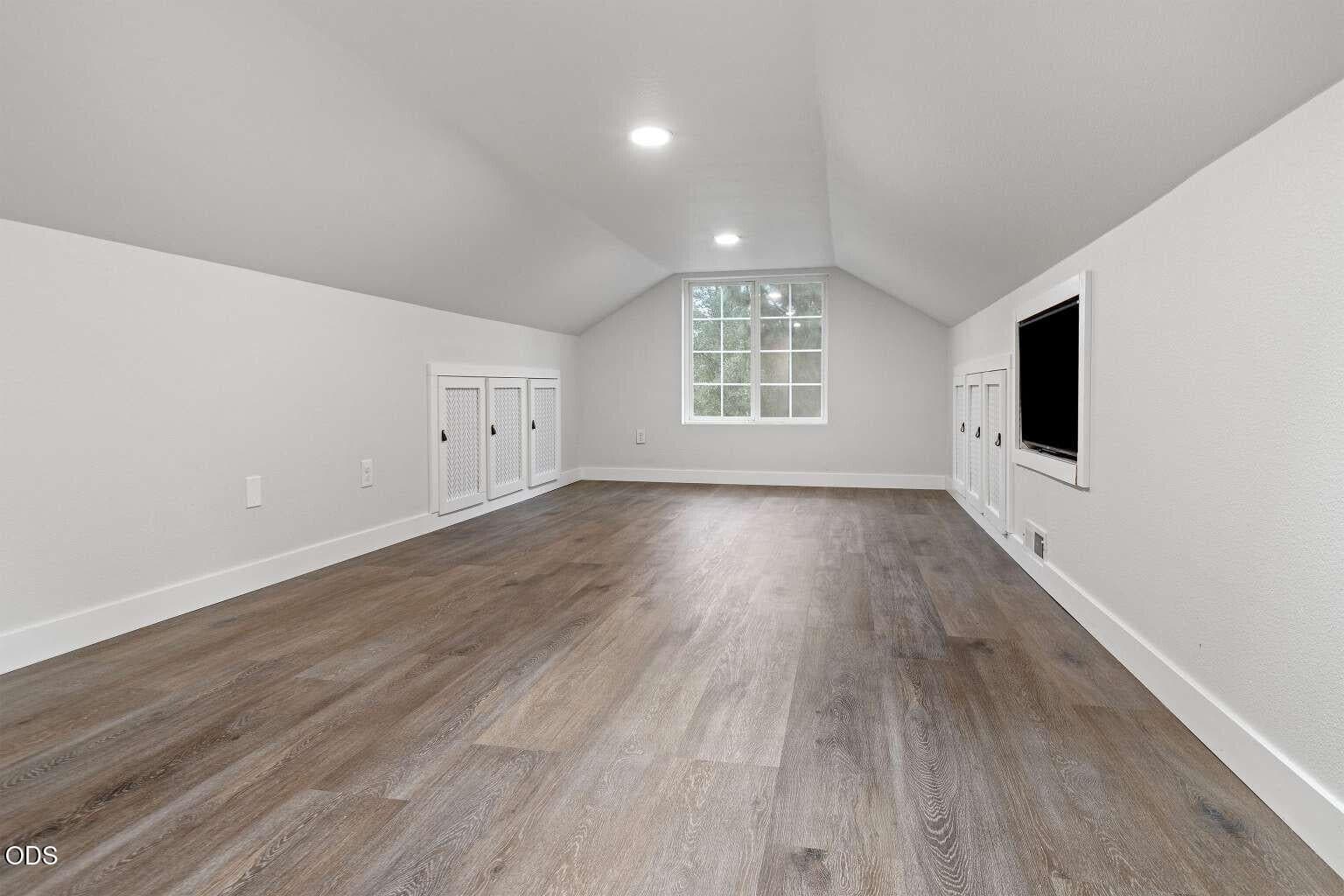 Photo of 1044 SE Baywood Court 21 of 29