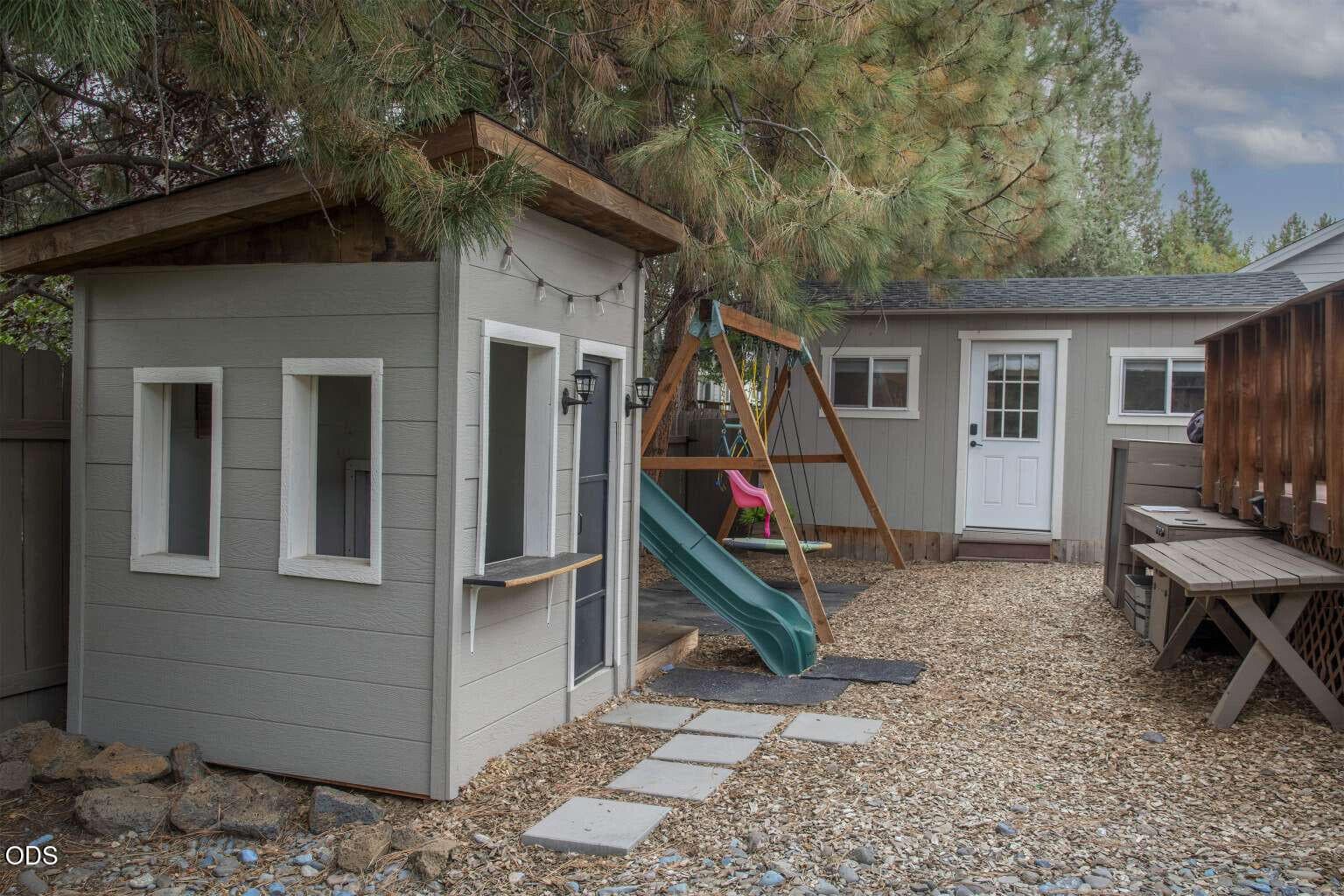 Photo of 1044 SE Baywood Court 25 of 29