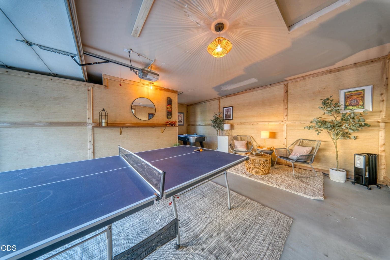 Garage/ game room