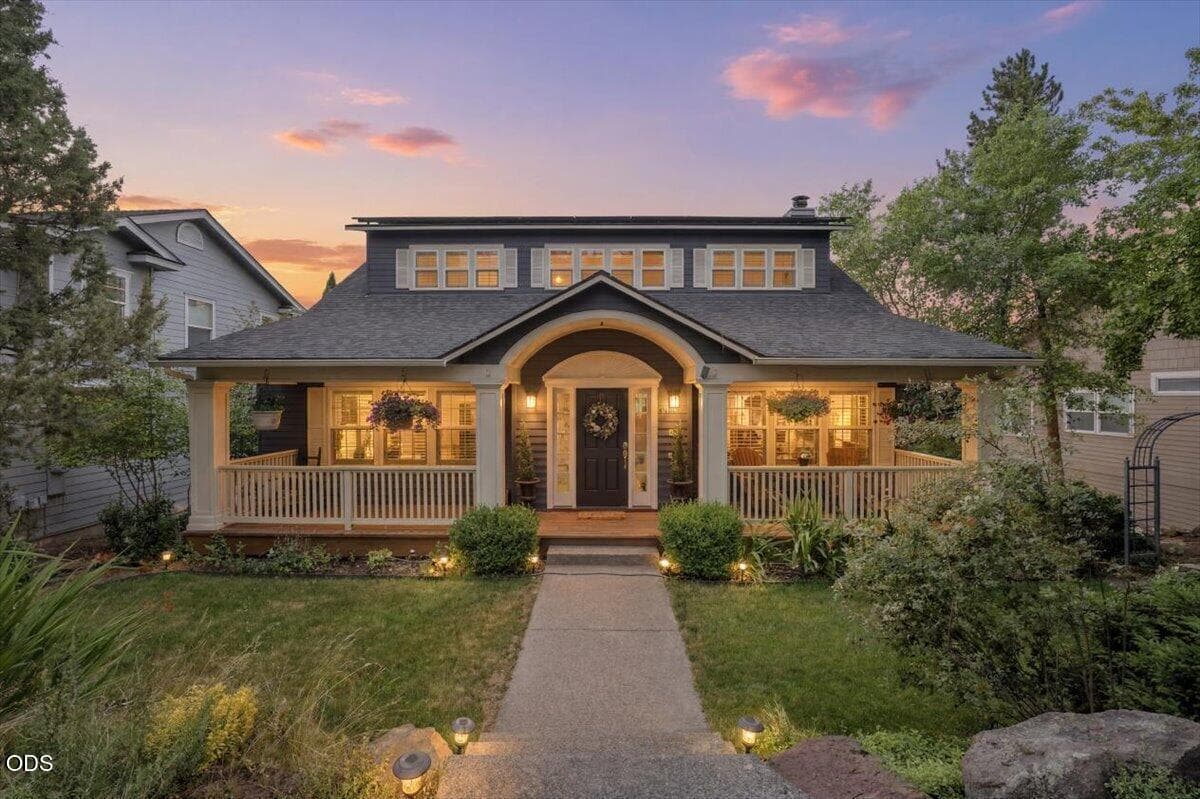 Photo of 3042 Craftsman Drive 3 of 72