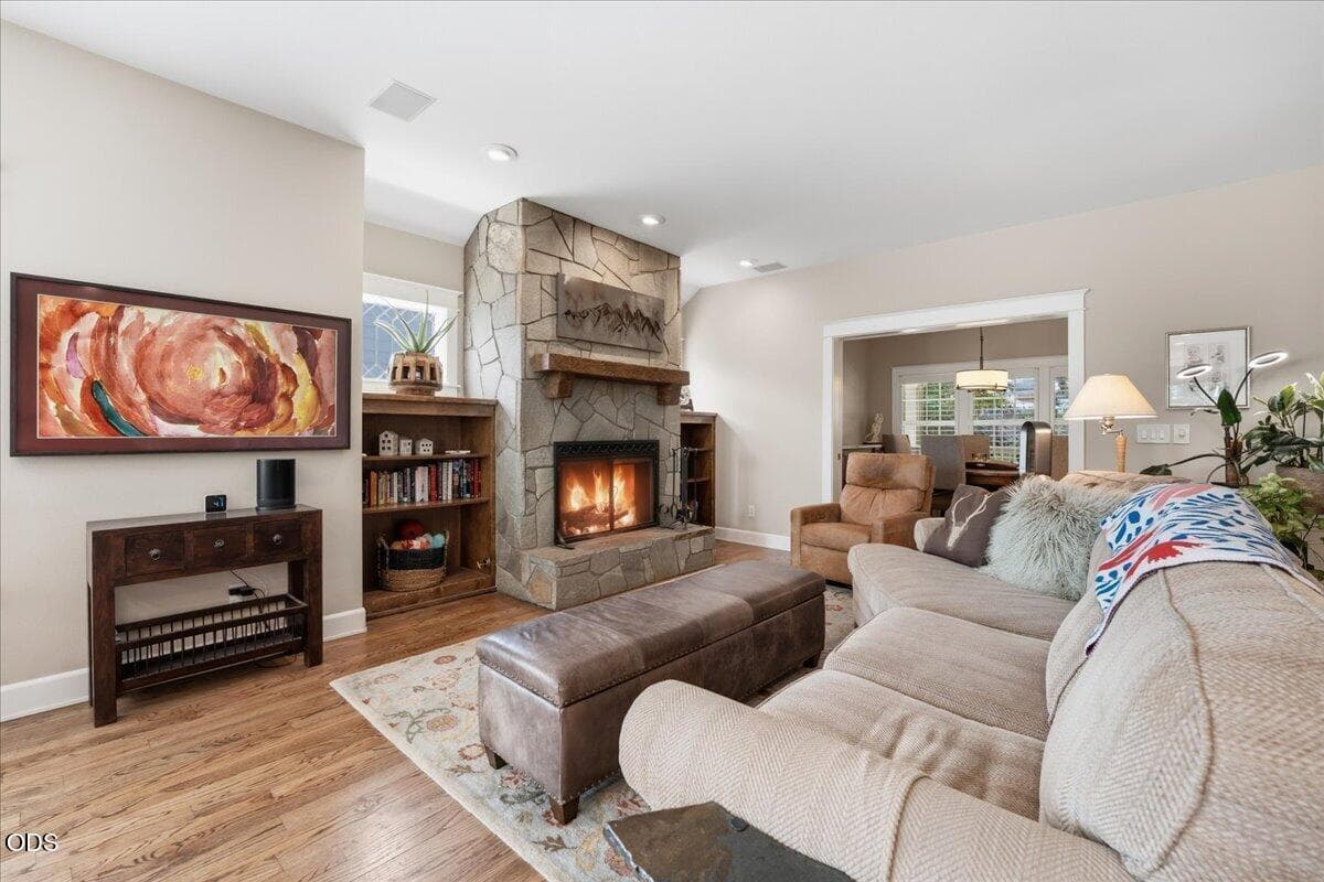 Photo of 3042 NW Craftsman Drive 13 of 70