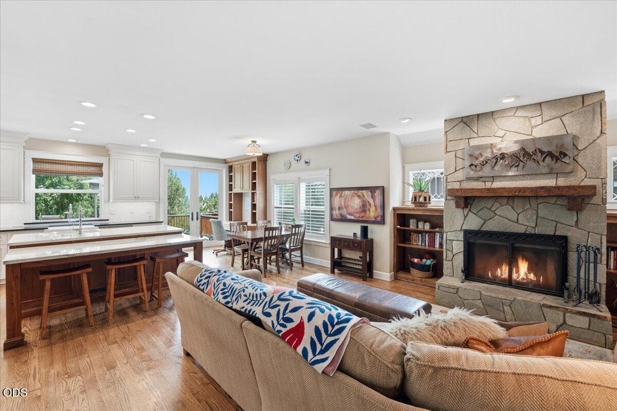 Photo of 3042 NW Craftsman Drive 15 of 70