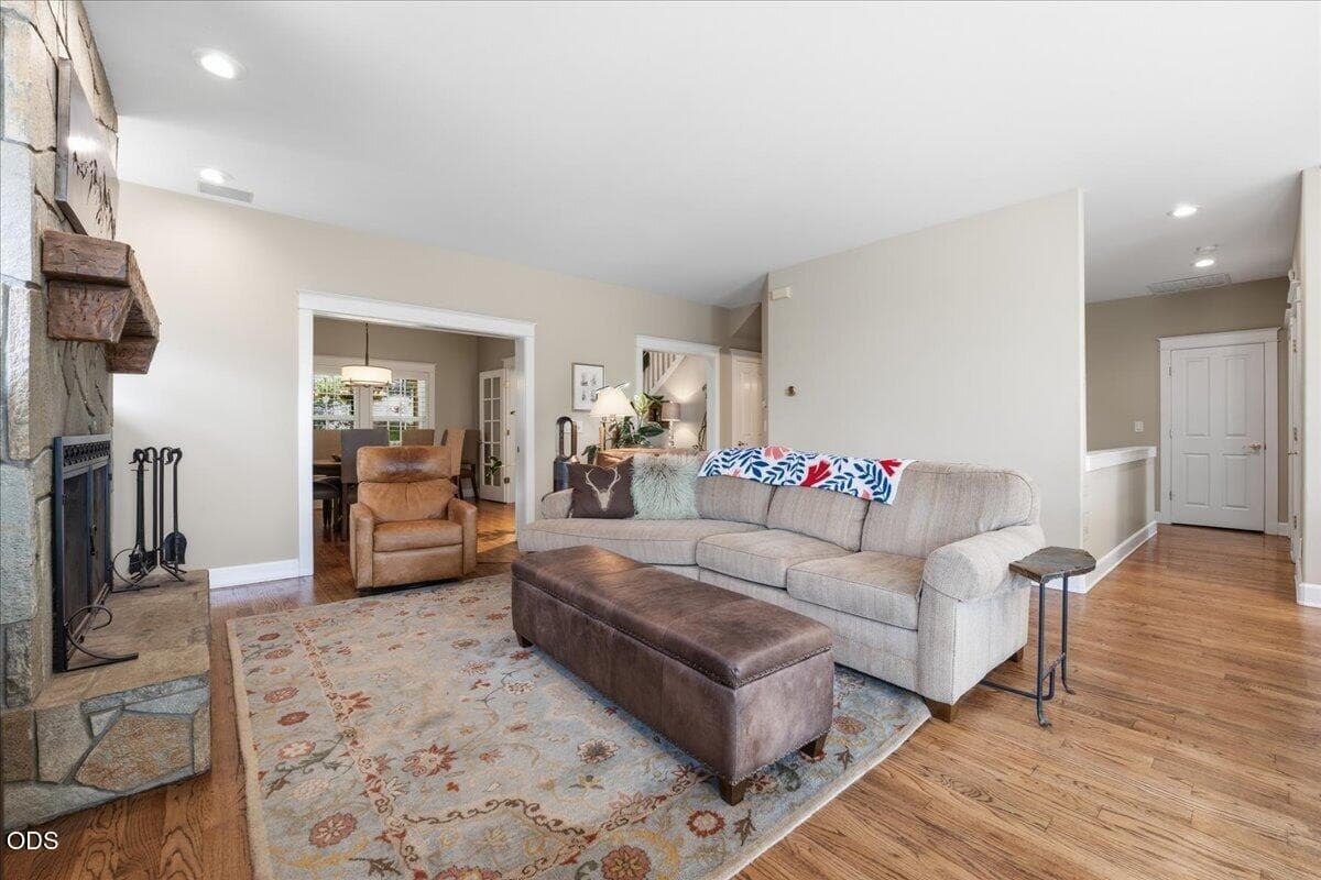 Photo of 3042 NW Craftsman Drive 17 of 70