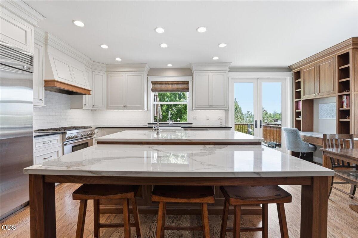 Photo of 3042 NW Craftsman Drive 6 of 70