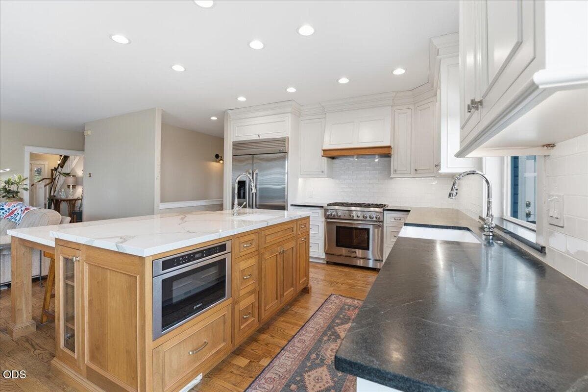 Photo of 3042 NW Craftsman Drive 10 of 70