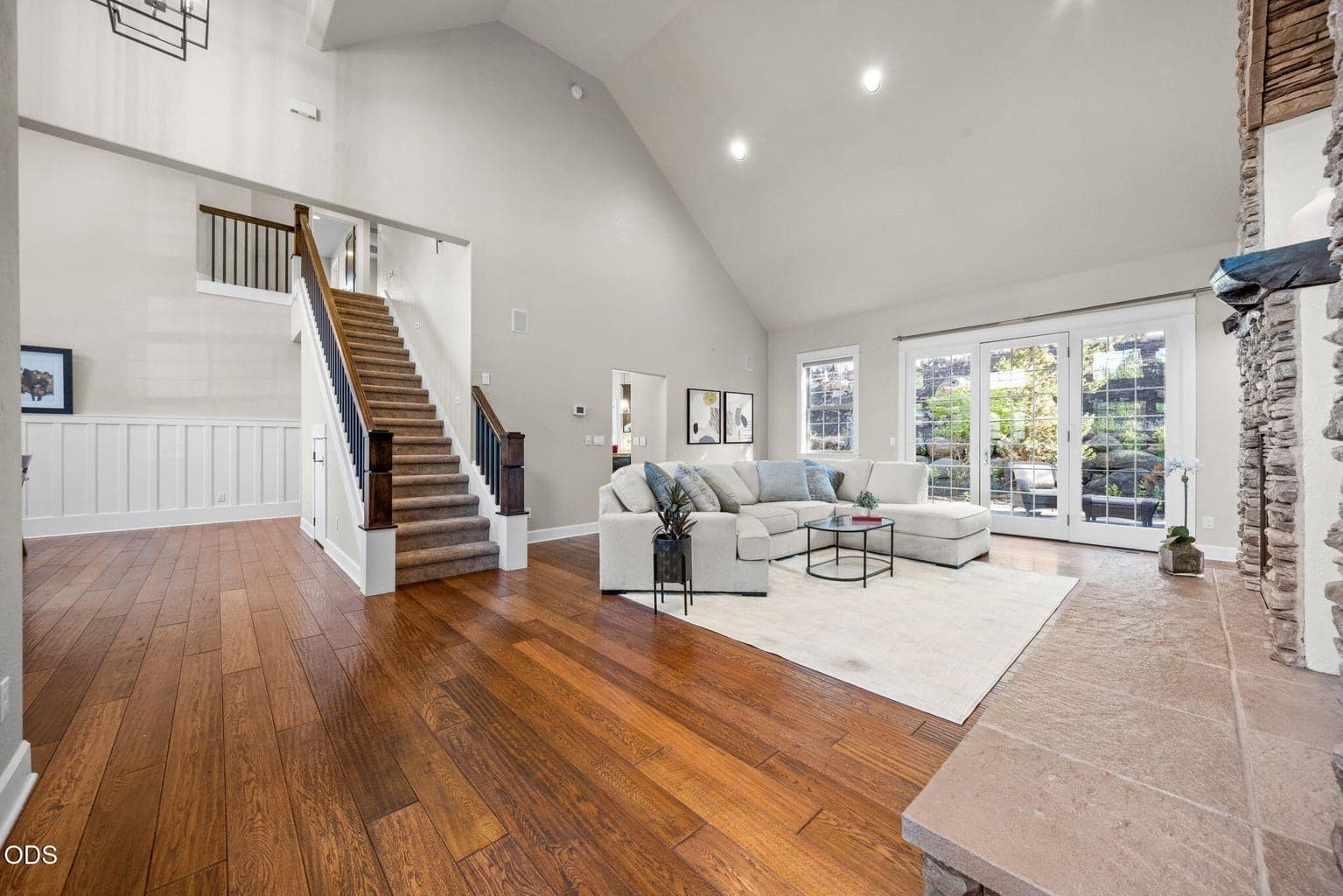 Photo of 3193 NW Colonial Drive 8 of 28