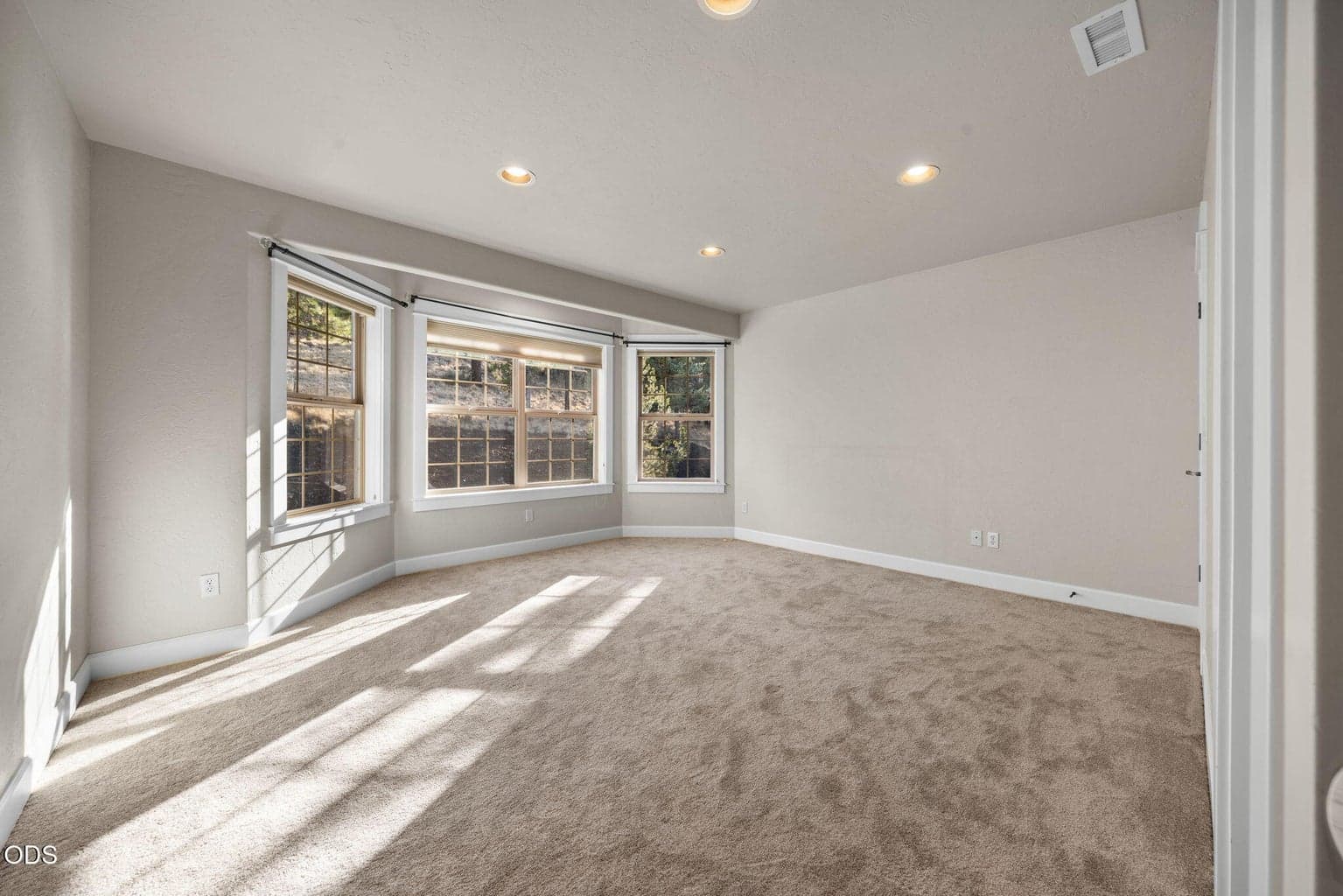 Photo of 3193 NW Colonial Drive 21 of 28