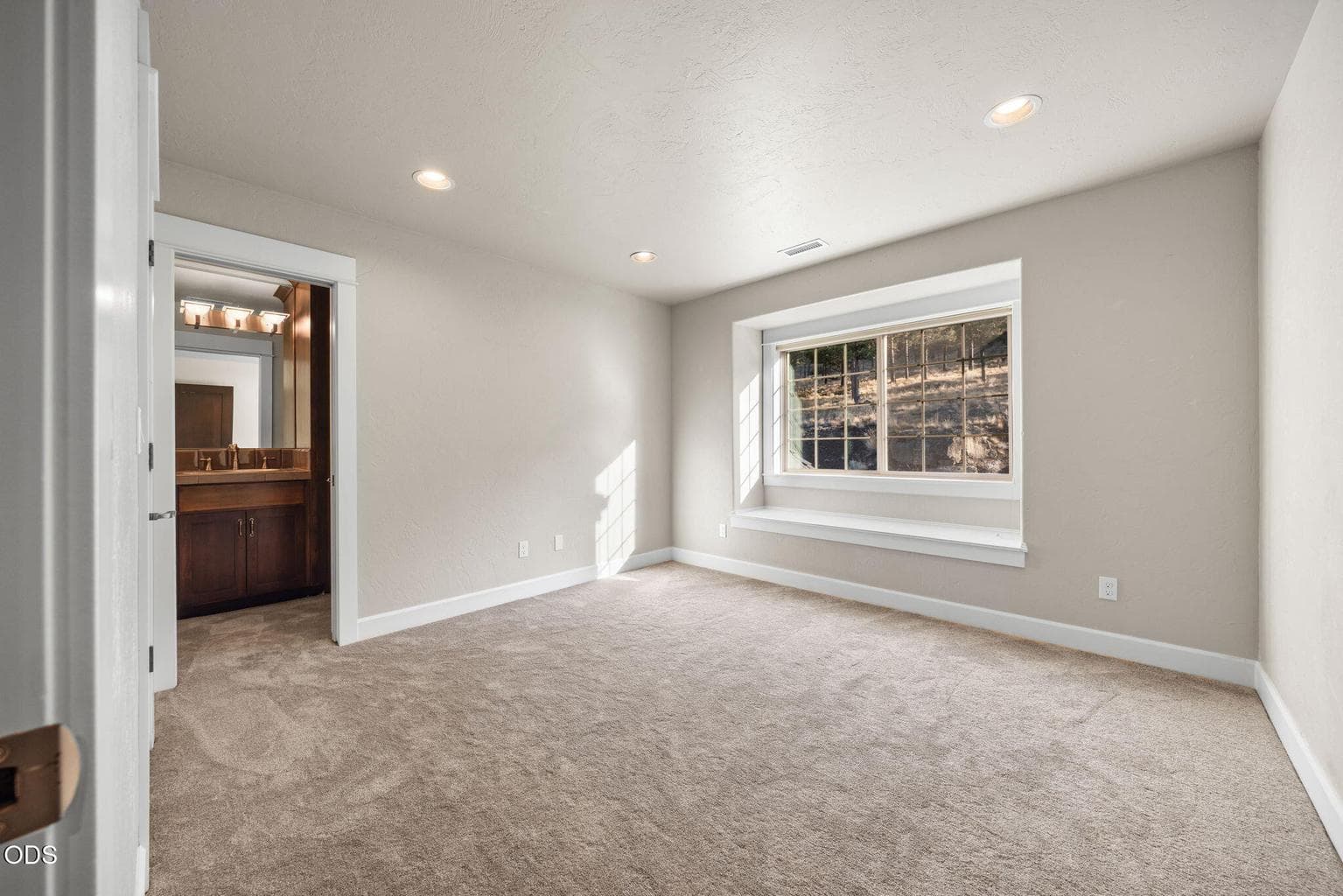 Photo of 3193 NW Colonial Drive 19 of 28