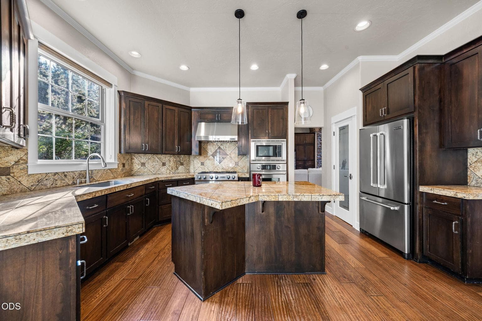 Photo of 3193 NW Colonial Drive 9 of 28