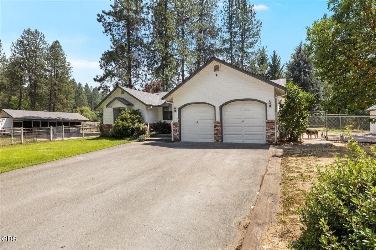 Photo of 4809 Evans Creek Road 3 of 47