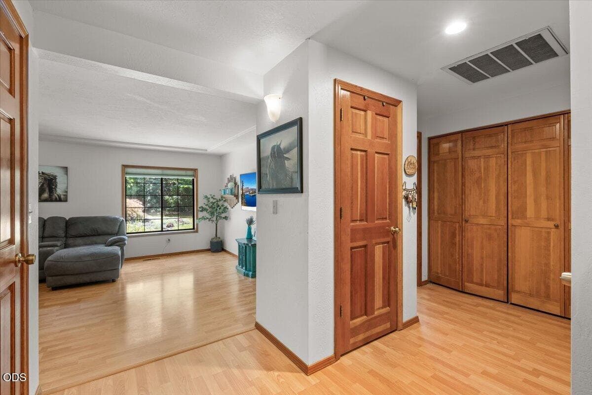 Photo of 4809 Evans Creek Road 5 of 47