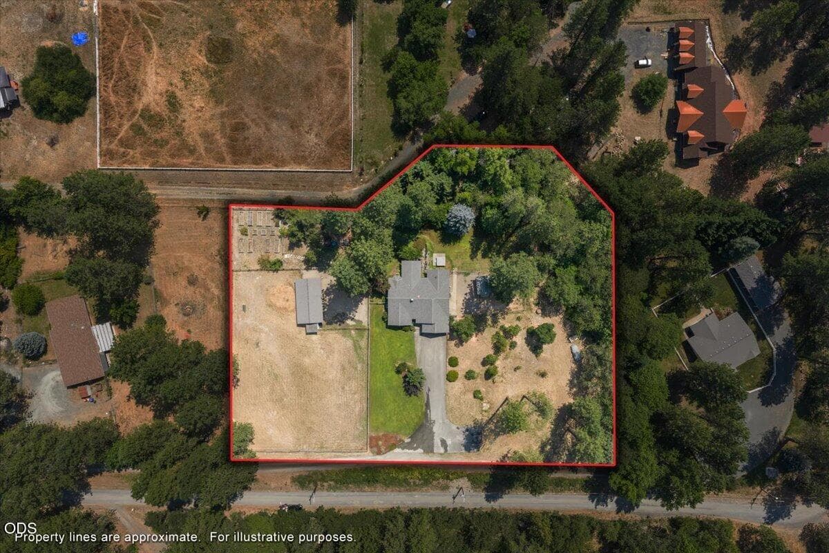 Photo of 4809 Evans Creek Road 2 of 47