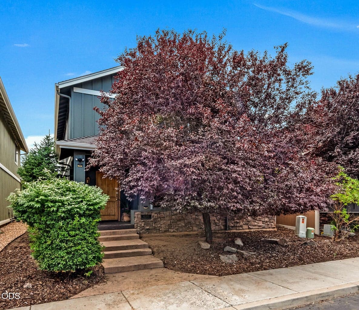 Photo of 61390 Merriewood Court 1 of 21