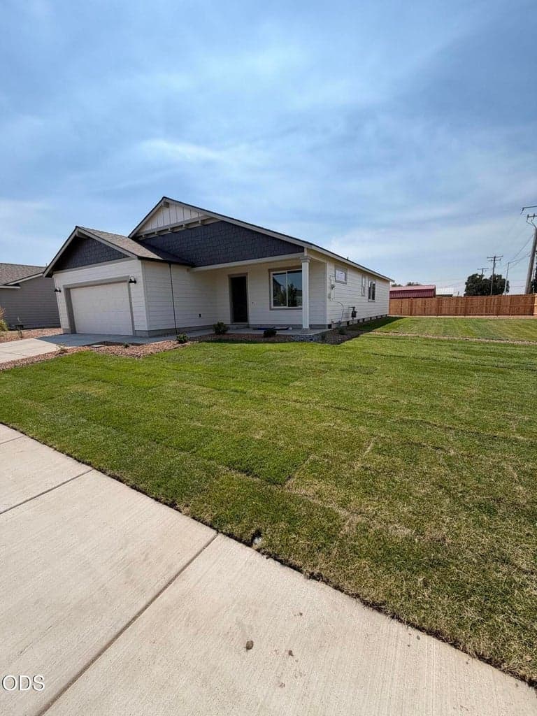 Large side yard.