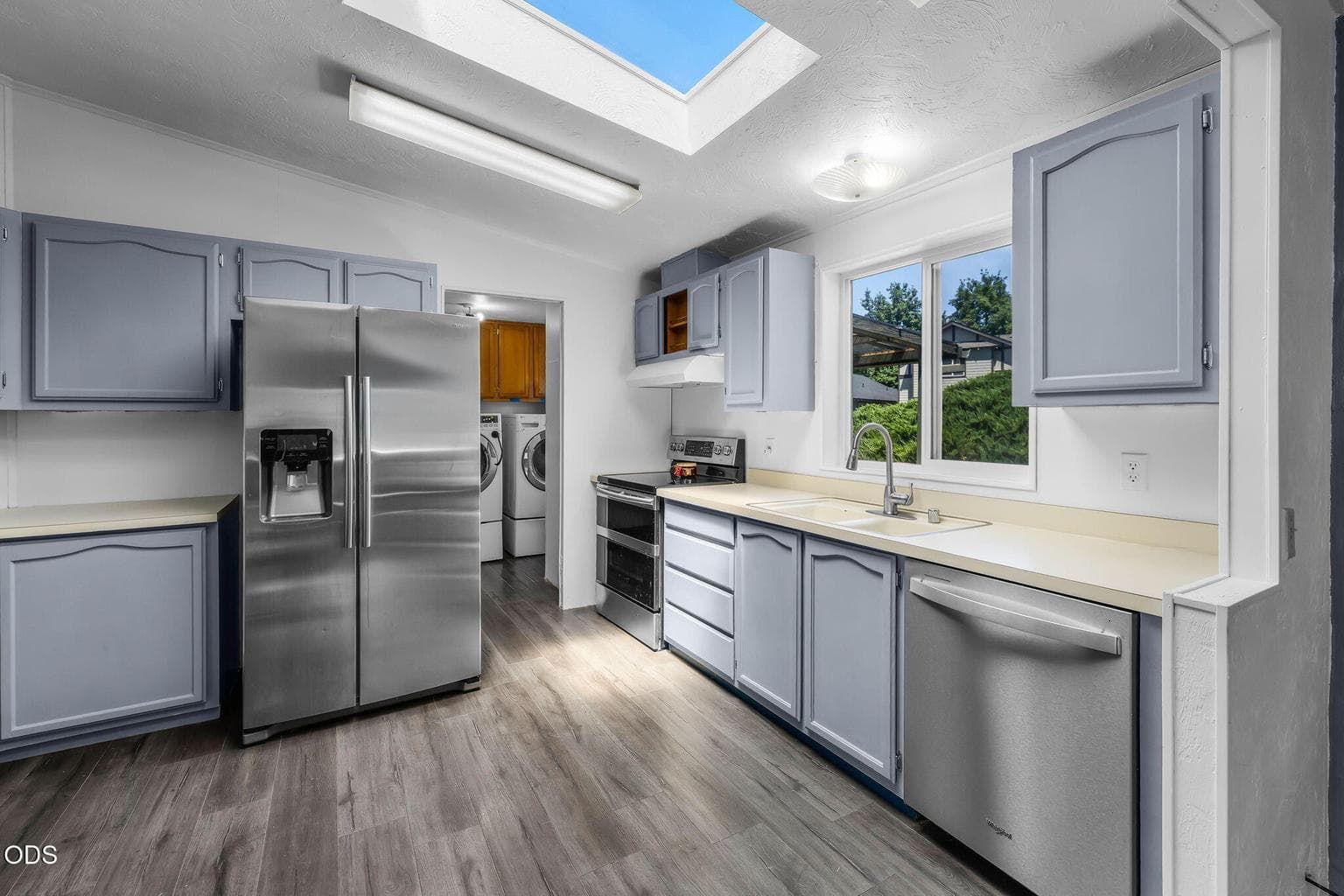 Photo of 1515 Fir Avenue 5 of 21