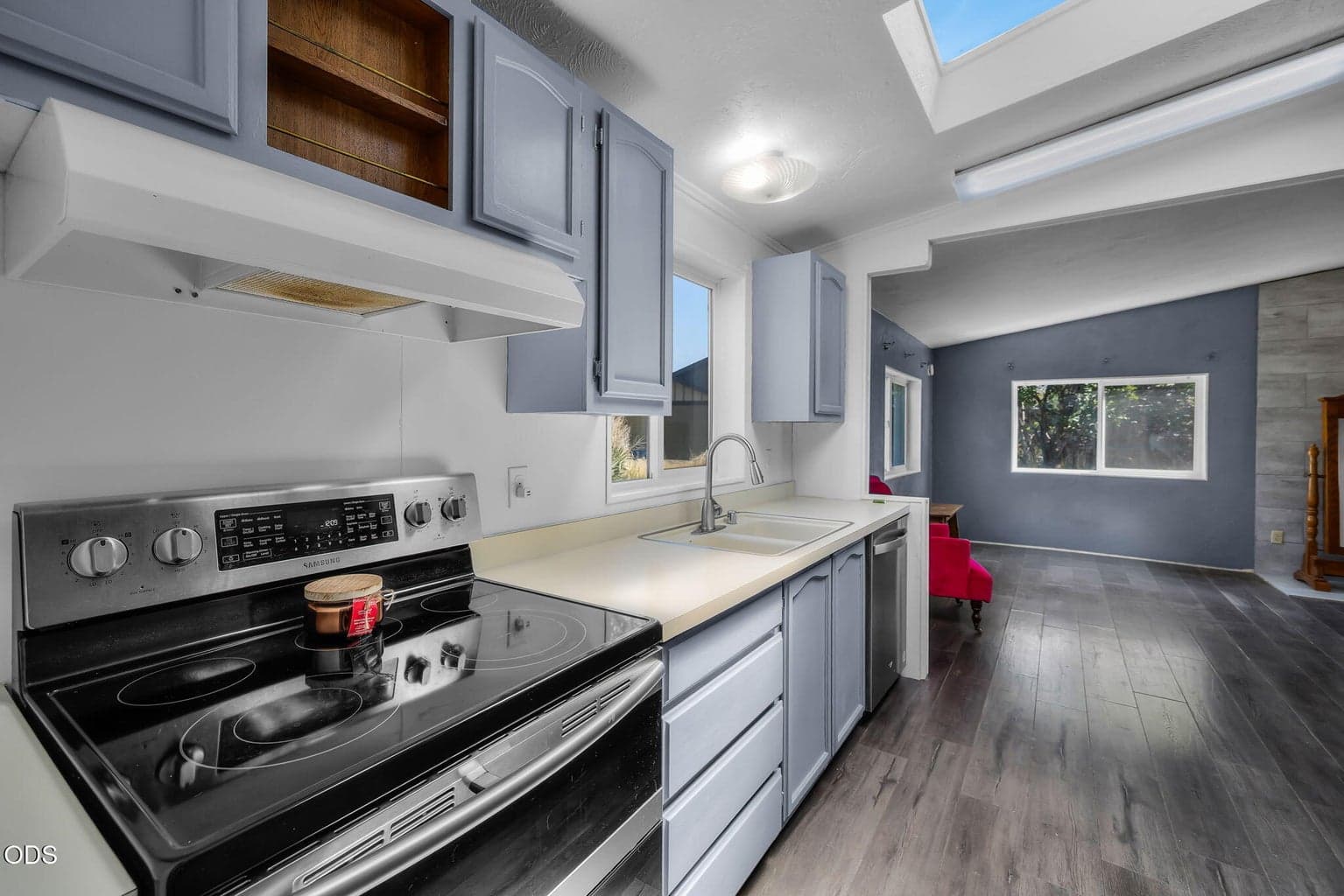Photo of 1515 Fir Avenue 4 of 21