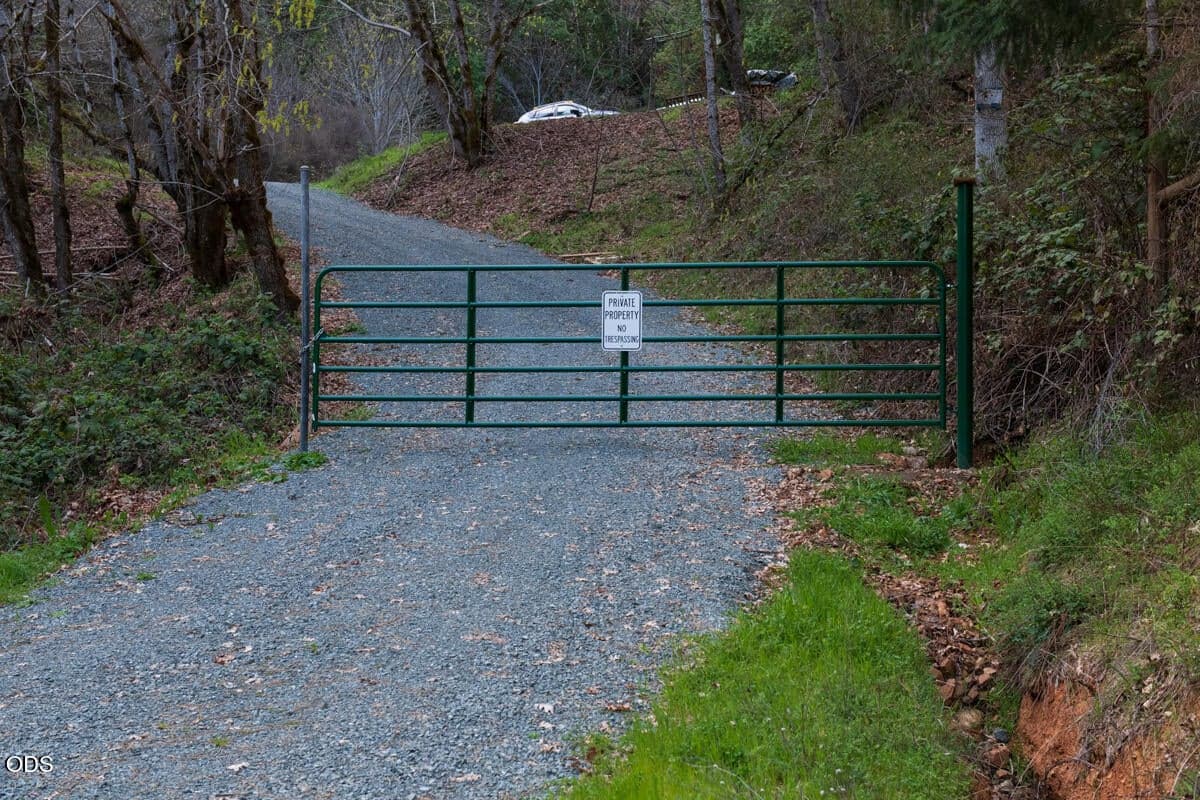 Photo of 6200 Lower Grave Creek Road 2 of 23