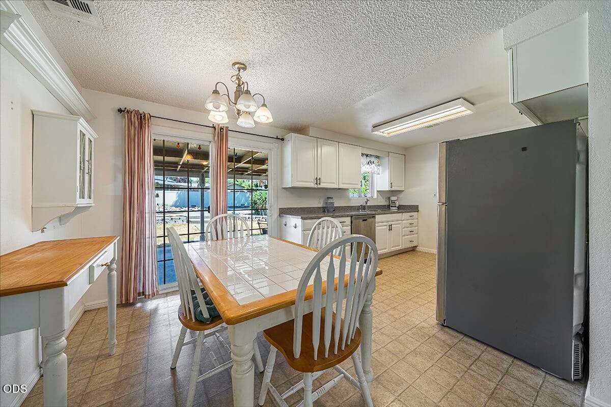 Photo of 598 Laurel Street 2 of 21
