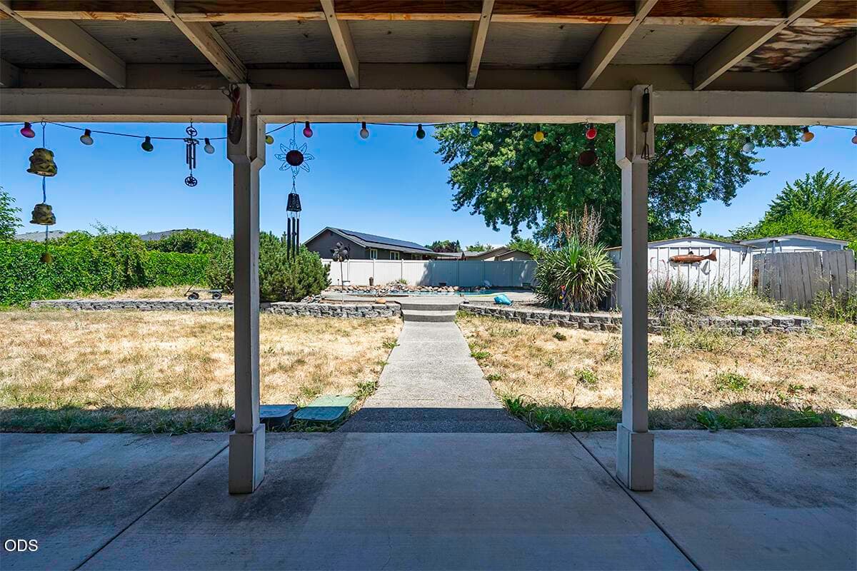 Photo of 598 Laurel Street 5 of 21