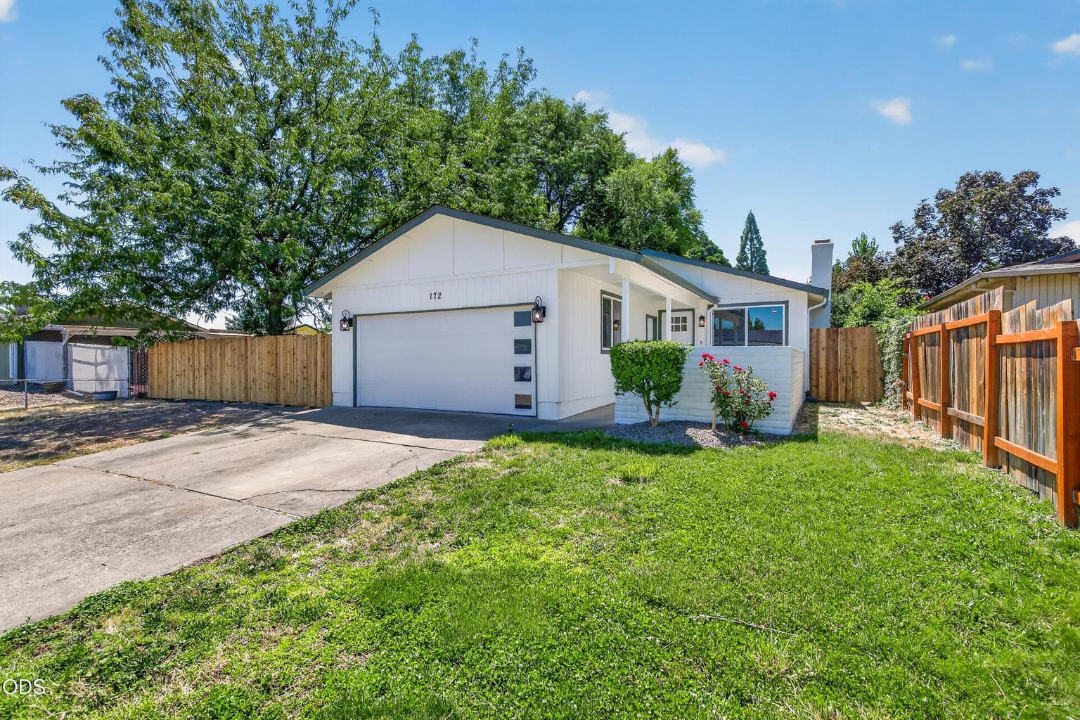 Photo of 172 Sandlewood Drive 2 of 33