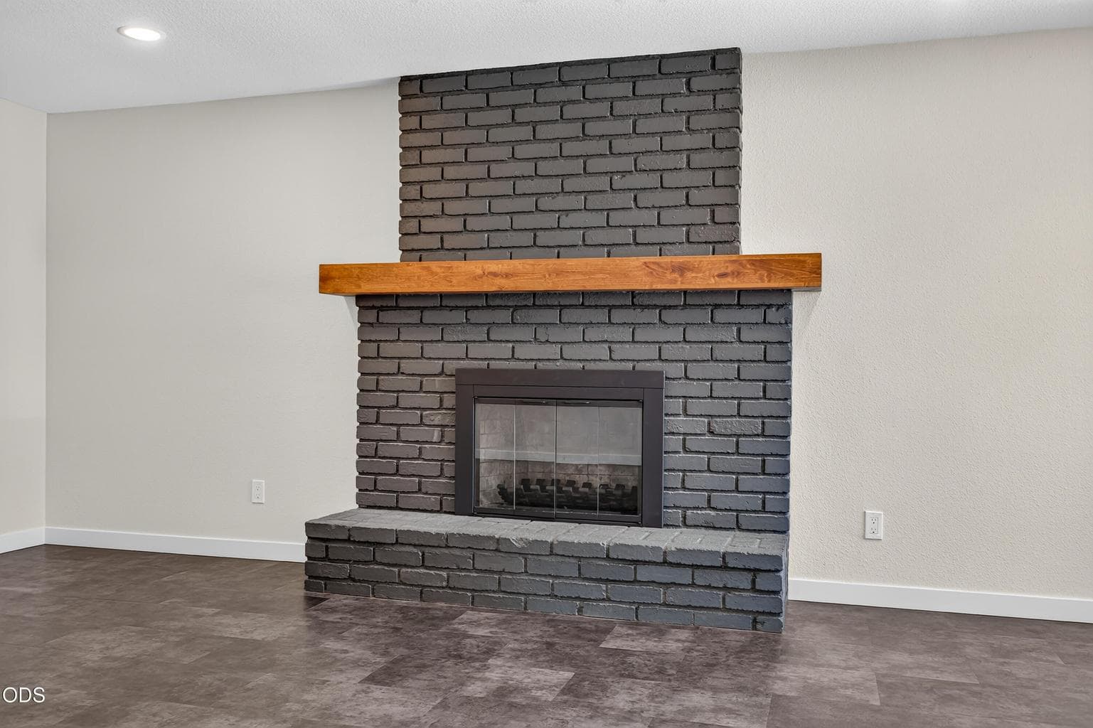 Photo of 172 Sandlewood Drive 5 of 33