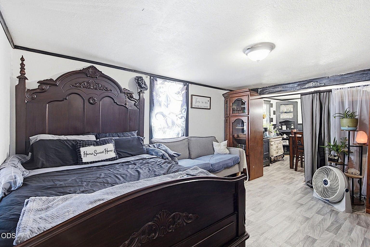 Photo of 1550 Carnahan Drive 5 of 22
