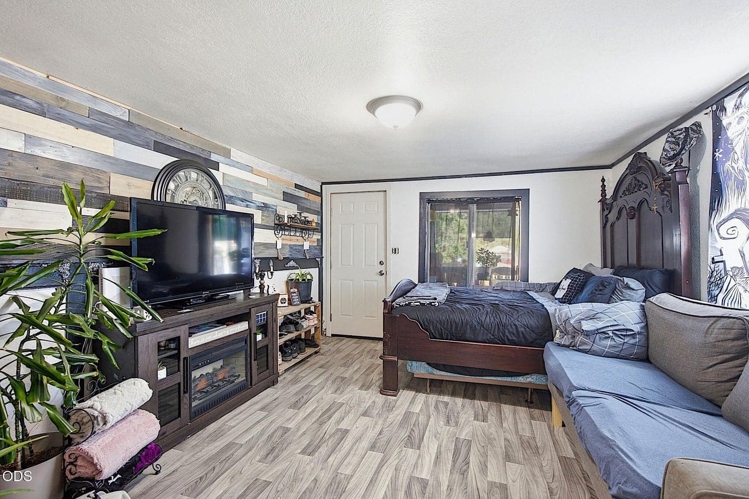 Photo of 1550 Carnahan Drive 4 of 22