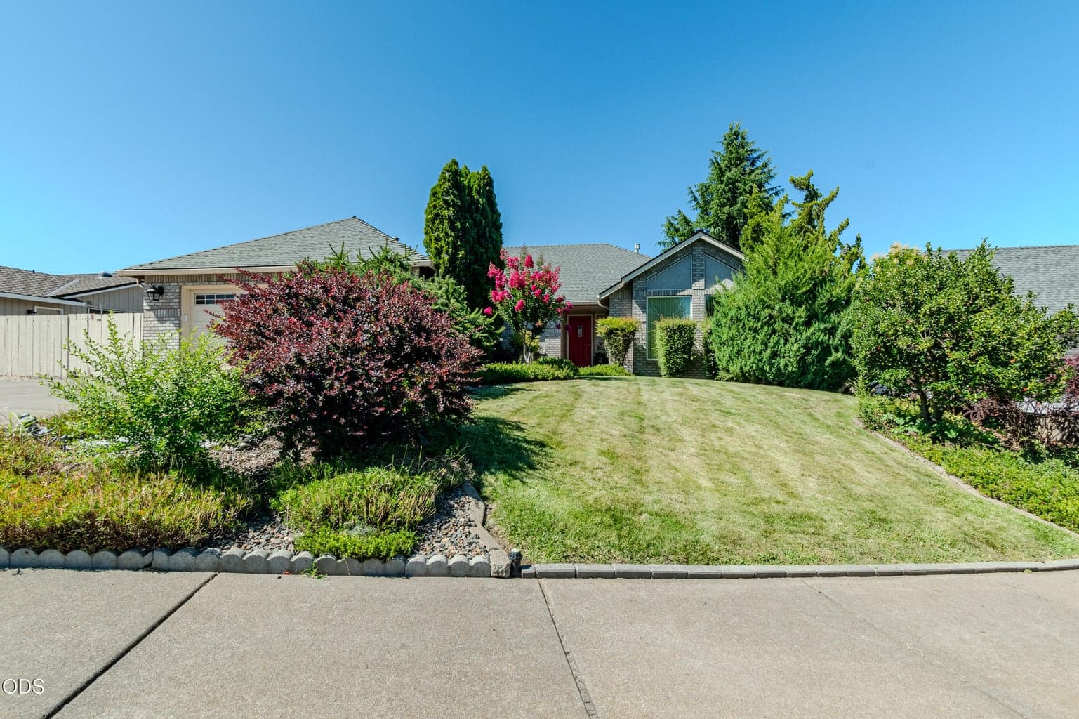 Photo of 1829 Garden Drive 1 of 27