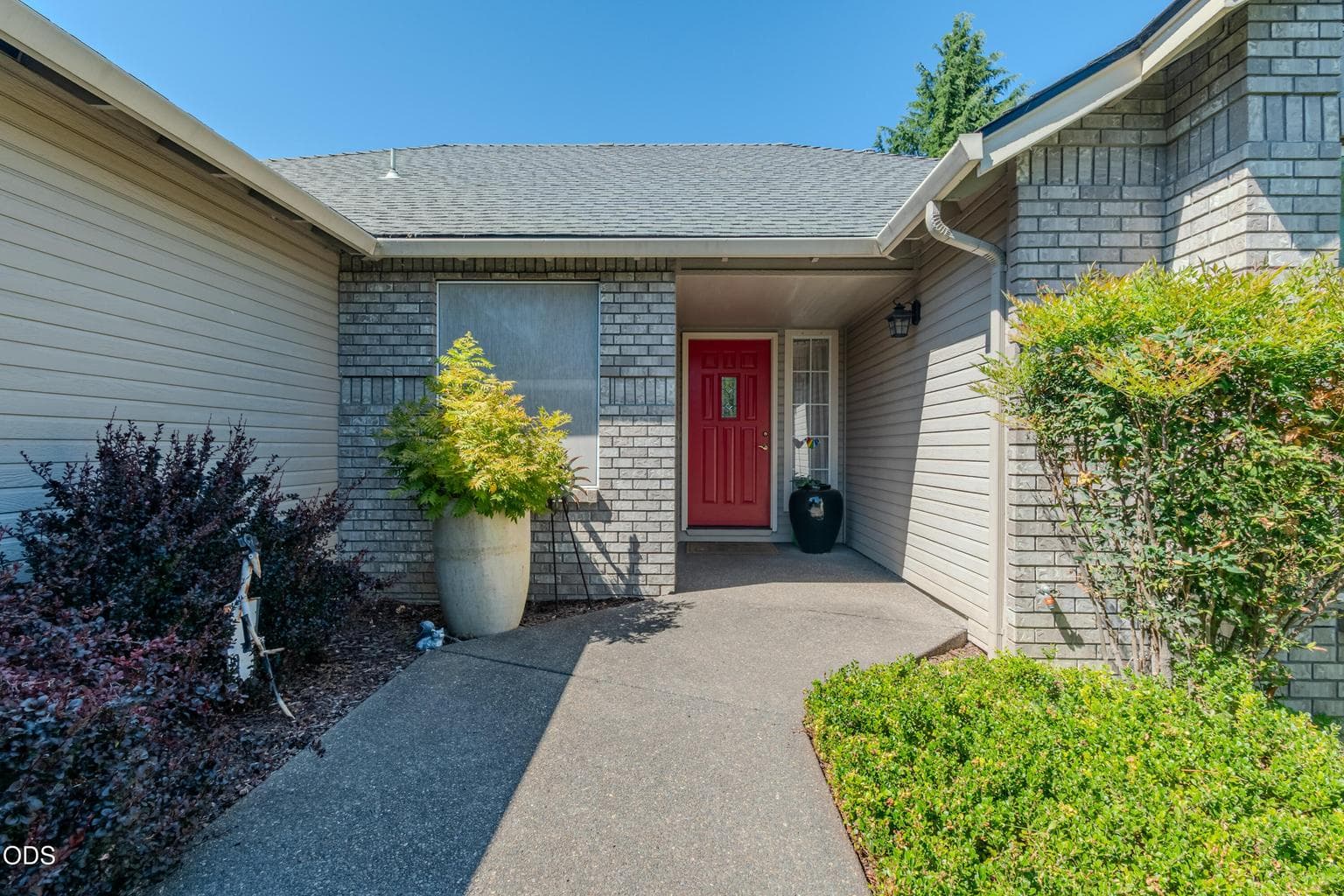Photo of 1829 Garden Drive 2 of 27