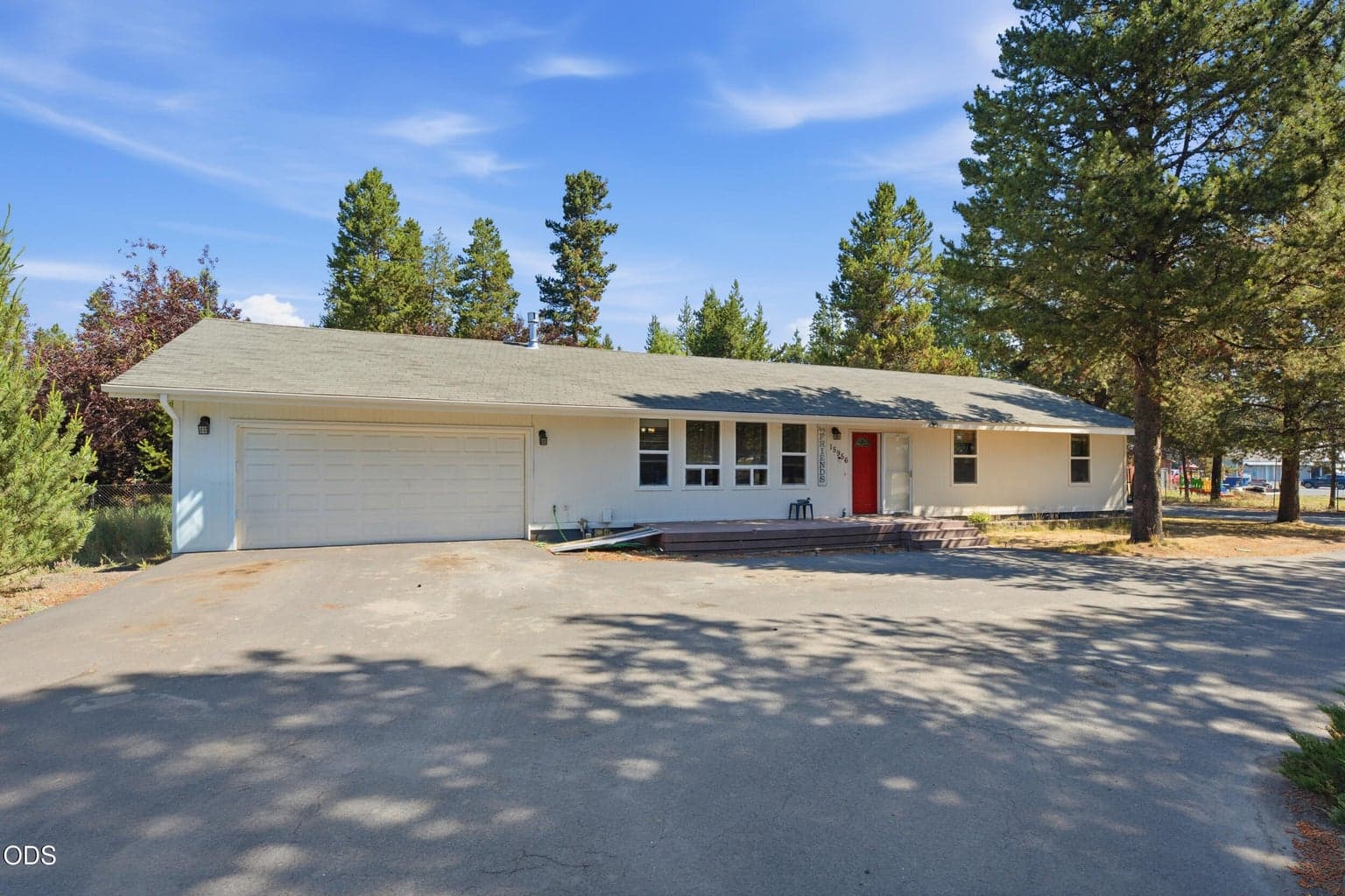 Photo of 15956 Mt View Lane 1 of 32