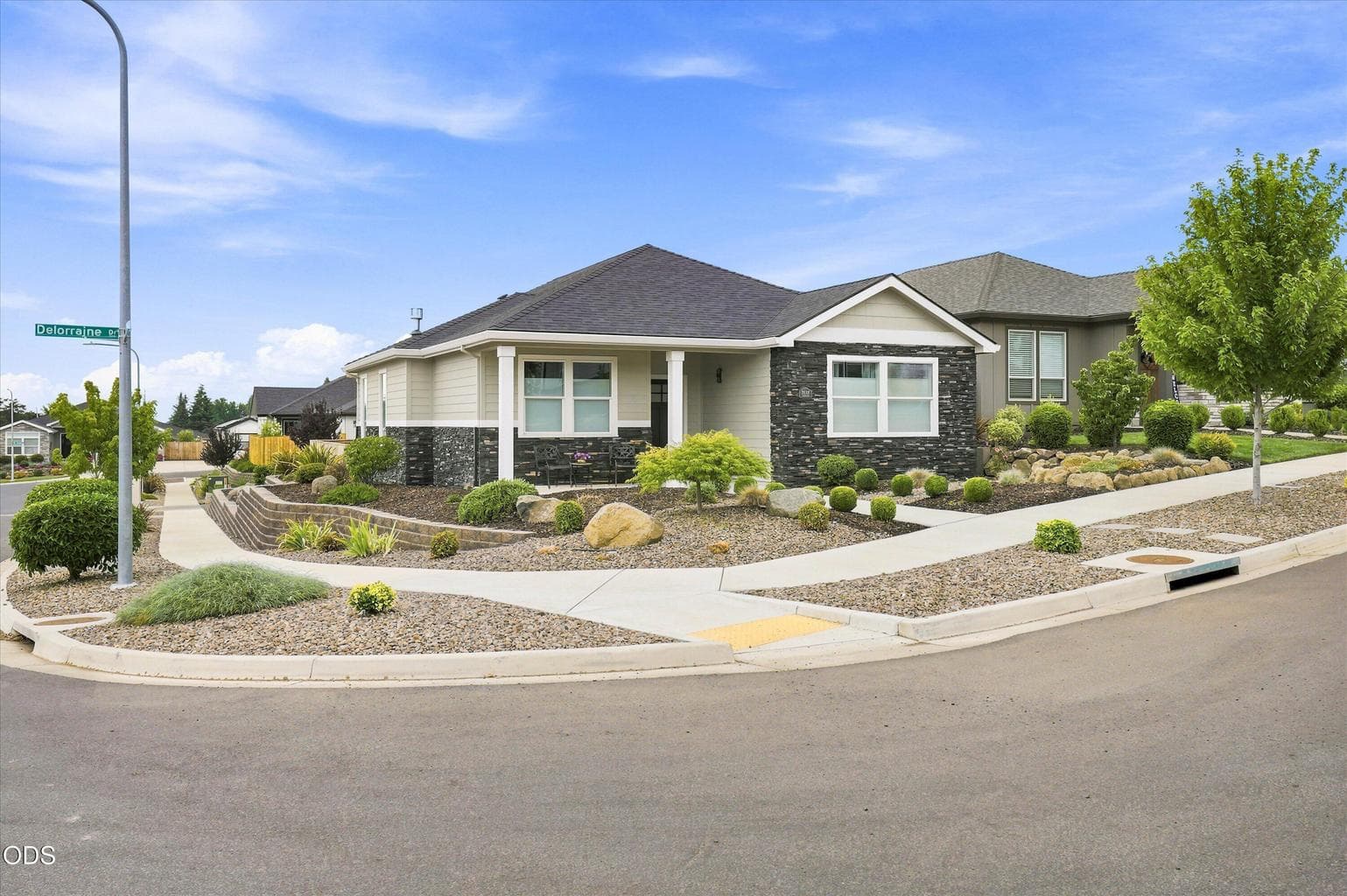 Photo of 3117 Delorraine Drive 1 of 33