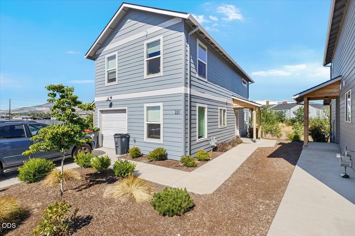 Photo of 221 Dano Drive 1 of 16