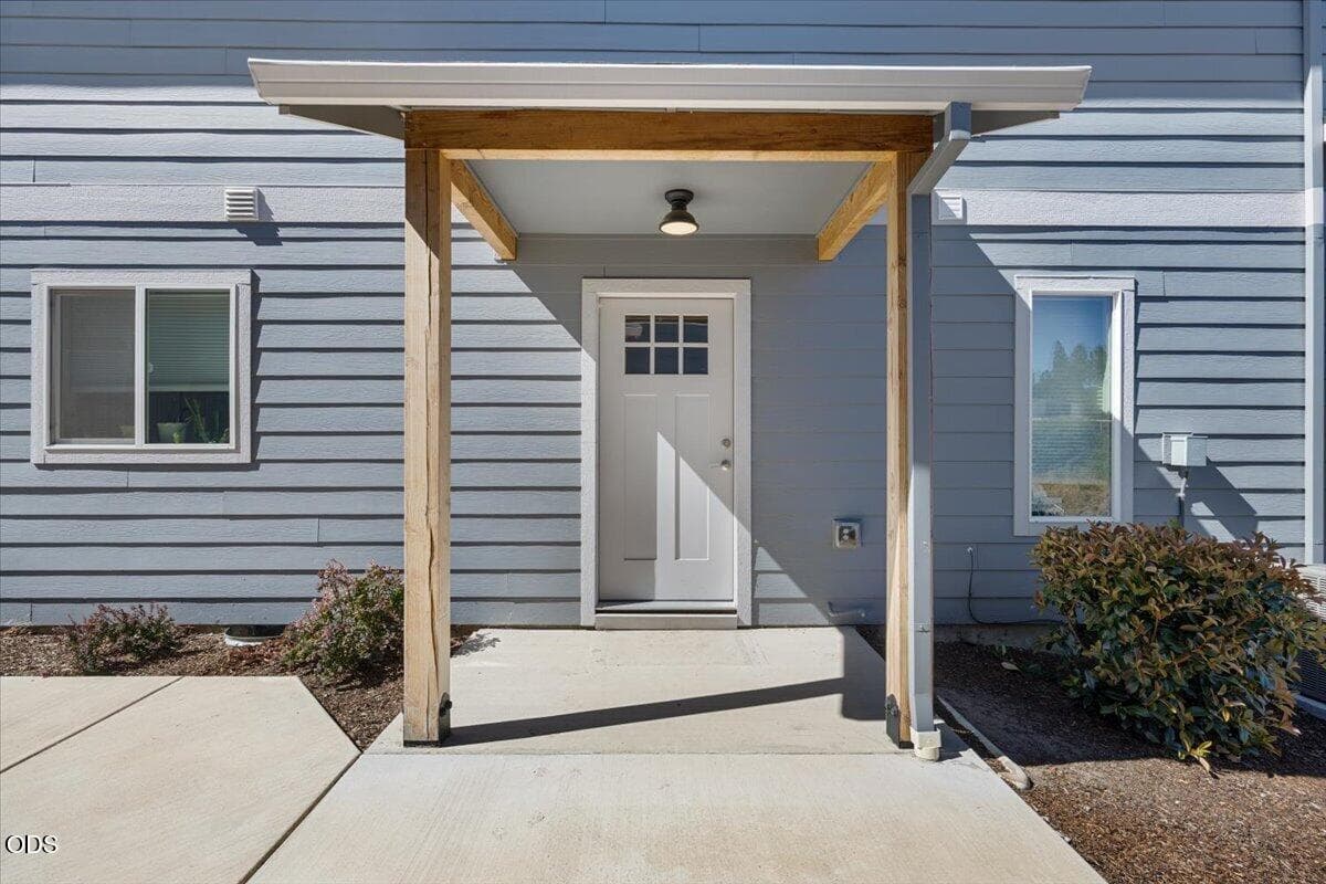 Photo of 221 Dano Drive 2 of 16