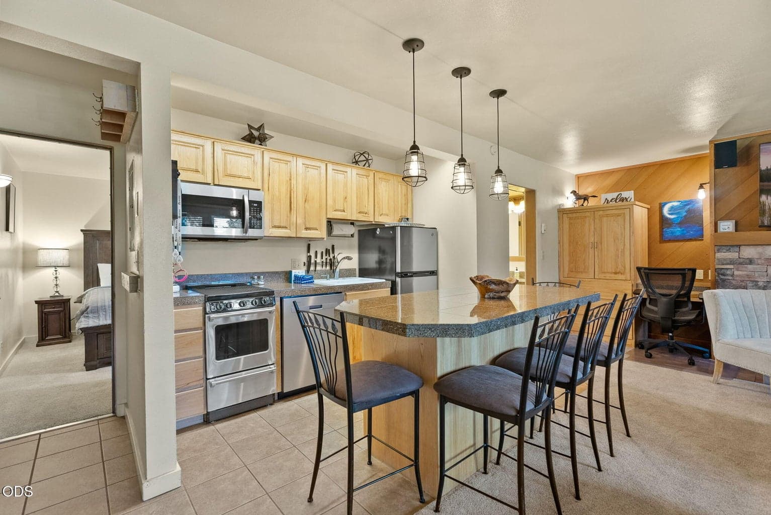 Photo of 18575 SW Century Drive 7 of 33