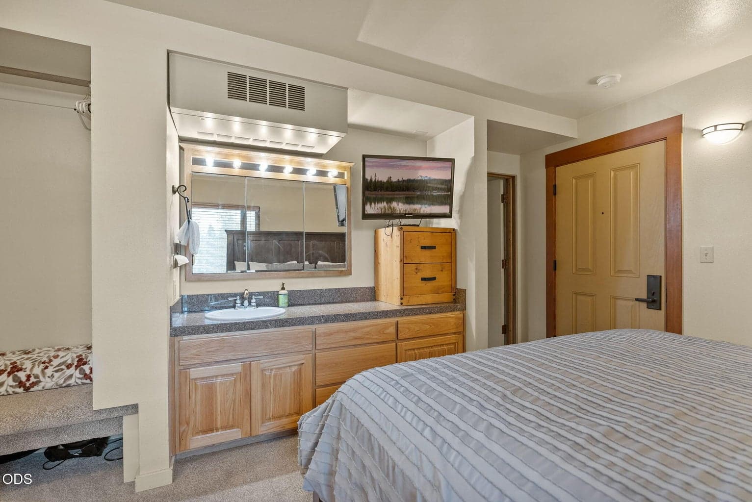 Photo of 18575 SW Century Drive 10 of 33