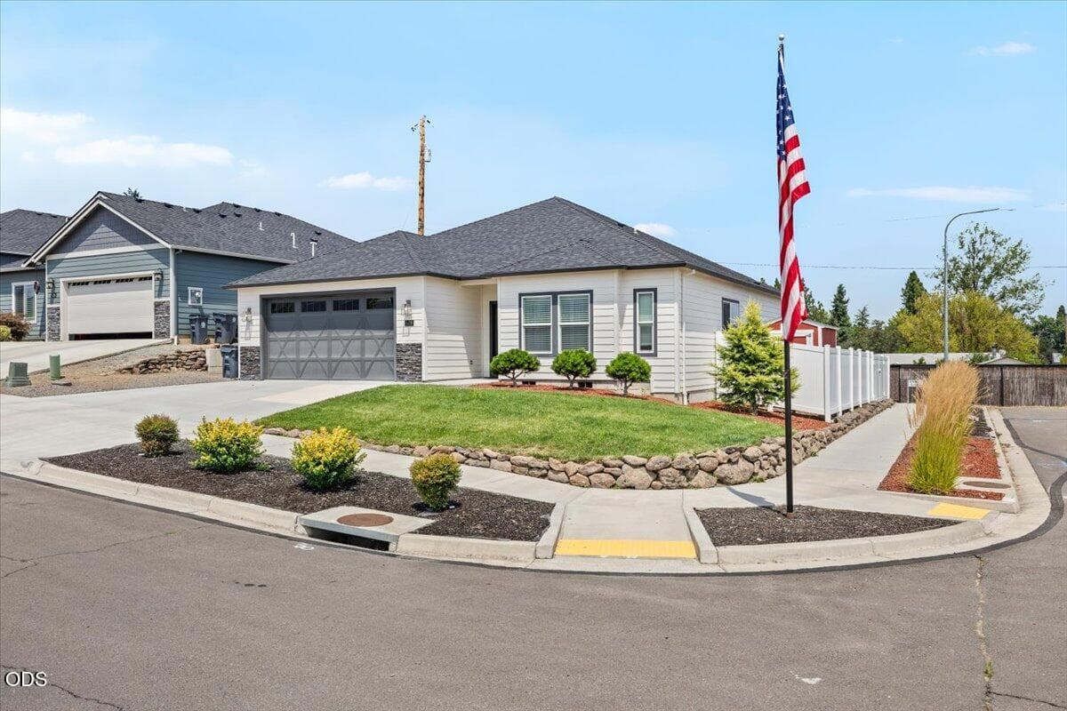 Photo of 608 Nobility Drive 1 of 35