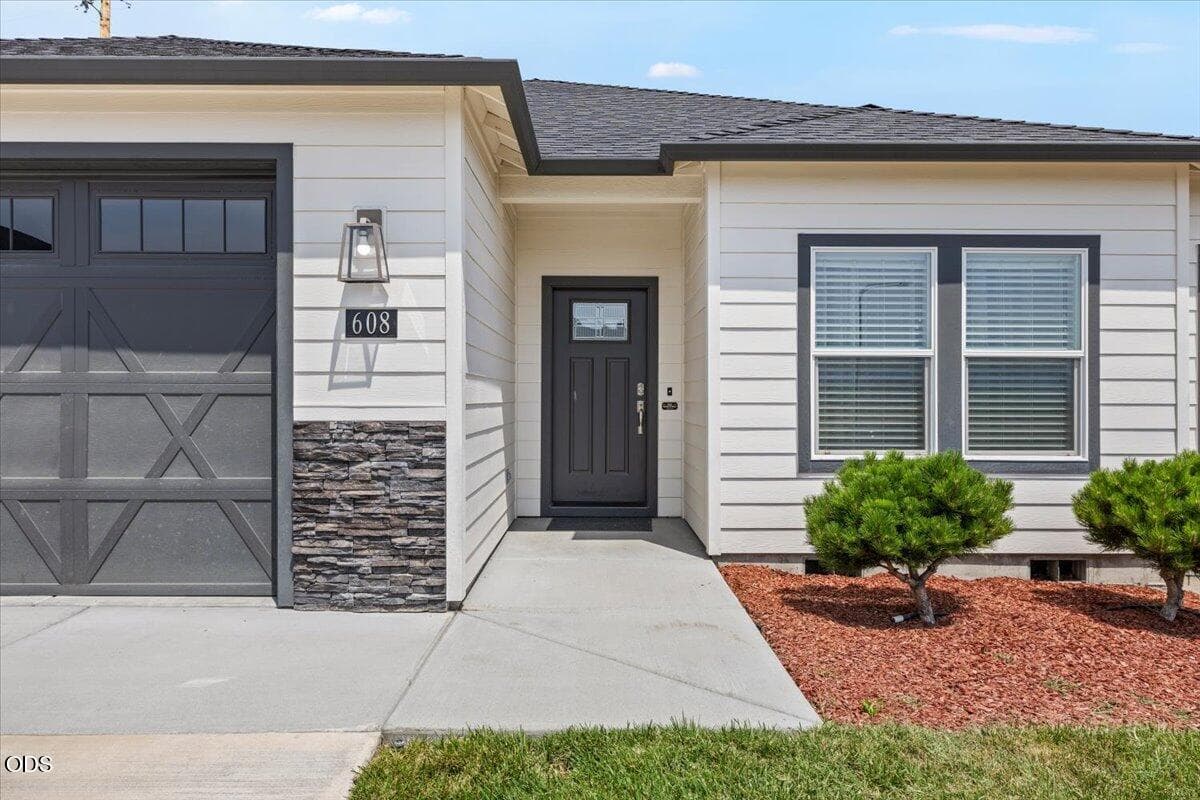 Photo of 608 Nobility Drive 2 of 35