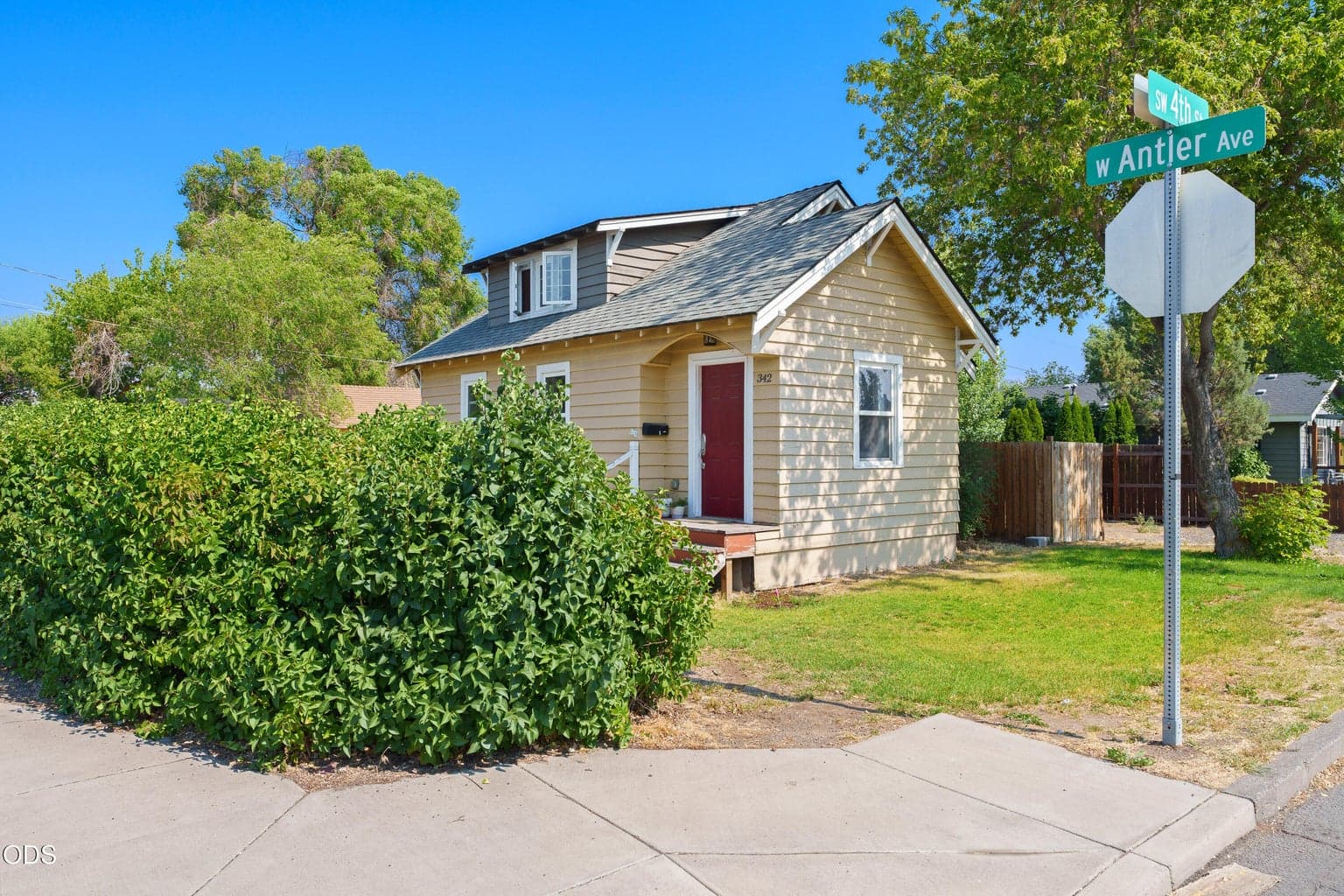 Photo of 342 Antler Avenue 1 of 20