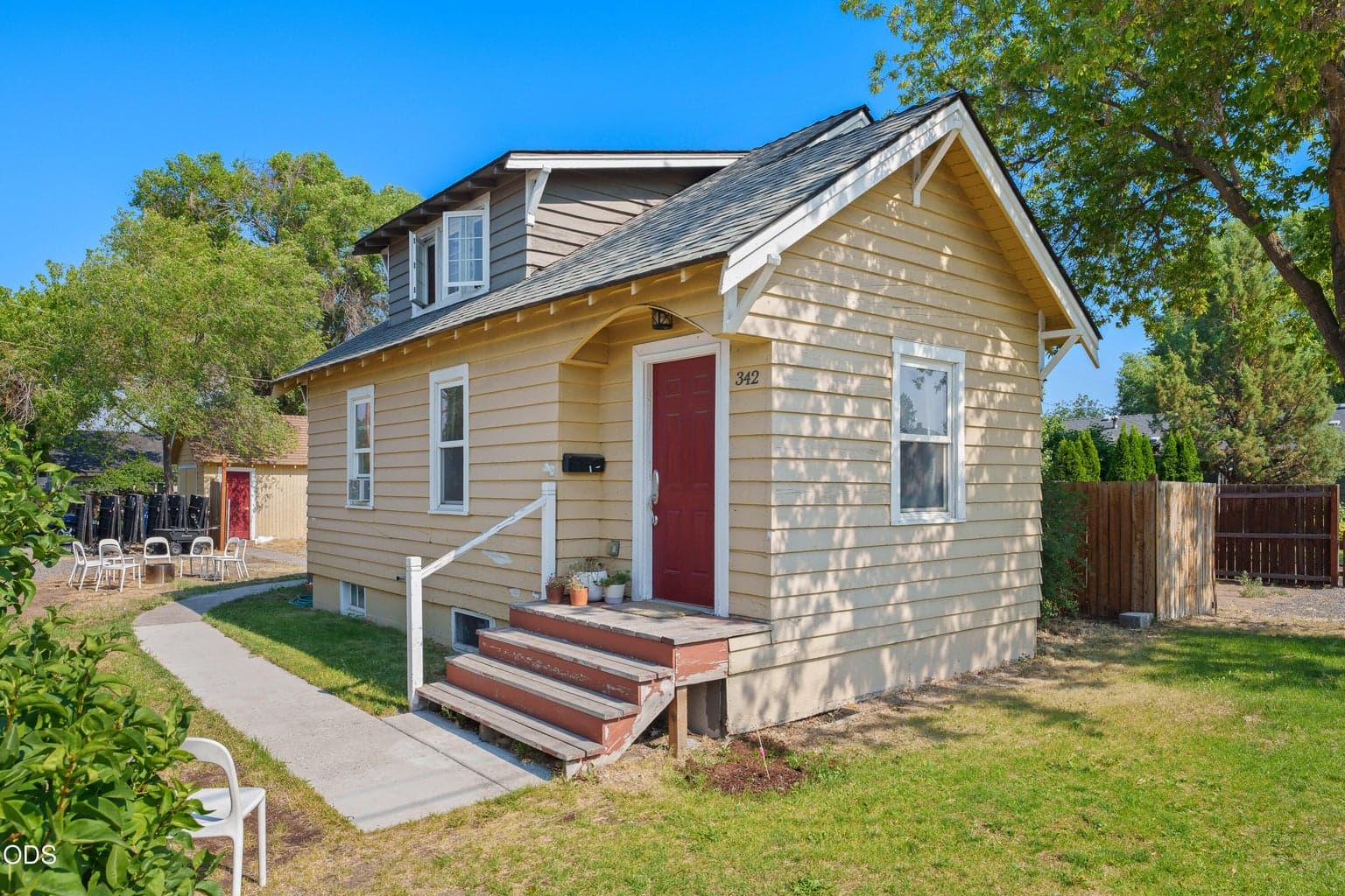 Photo of 342 Antler Avenue 2 of 20