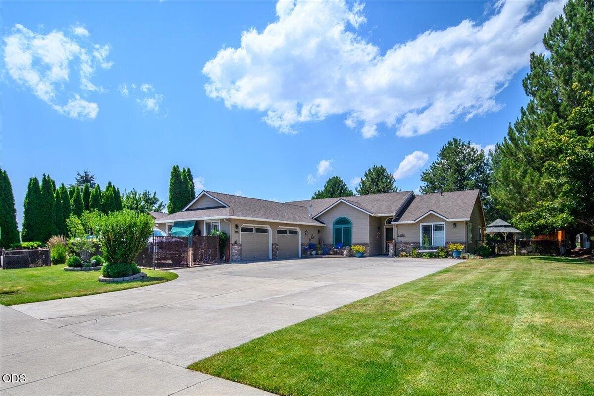 Photo of 3715 Gene Sarazan Drive 1 of 38