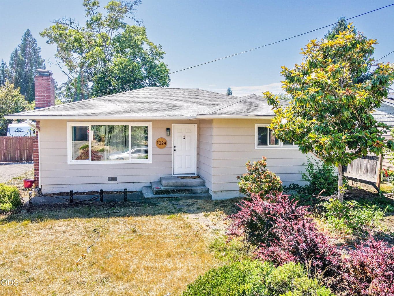 Photo of 1224 Oak Street 1 of 27
